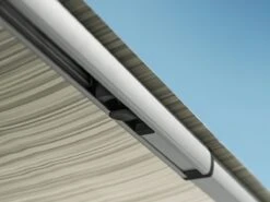 Thule Omnistor 1200 375 Mystic Grey Zakluifel -Thule 377201 377201 images other thuleomnistor1200 buckle1 2 ecommerce 17