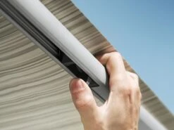 Thule Omnistor 1200 450 Mystic Grey Zakluifel -Thule thuleomnistor1200 buckle3 4 ecommerce 3 5